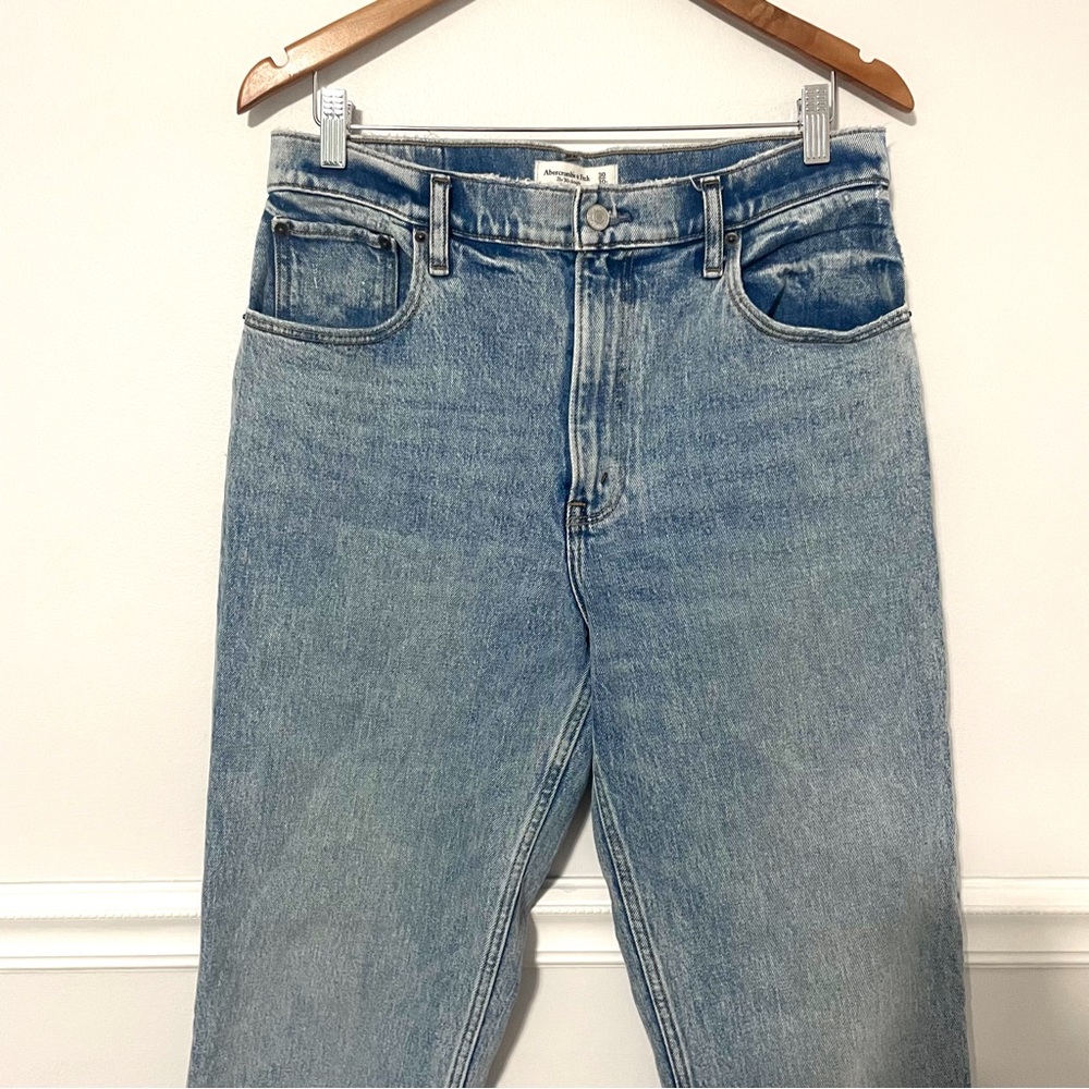 Abercrombie & Fitch • ultra high rise 90s straight with vent hem sz 30 / 10S - Picture 12 of 15